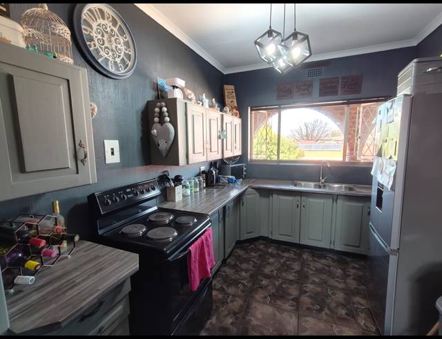 2 BEDROOM APARTMENT TO LET IN THREE RIVERS